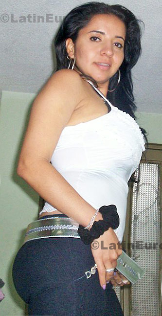 Date this sultry Colombia girl Laura from Bogota C8685