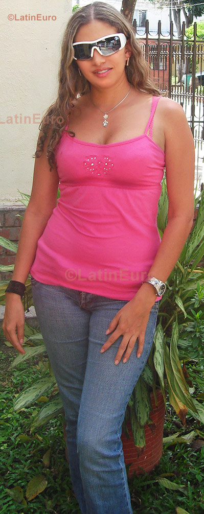 Date this cute Colombia girl Monica from Cali C8744