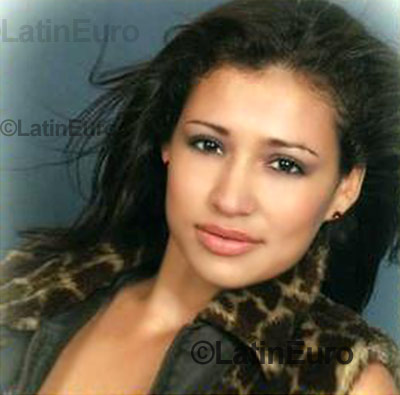 Date this nice looking Colombia girl Yohana from Bucaramanga C8761