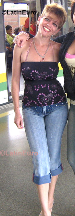 Date this charming Colombia girl Lucia from Medellin C8764