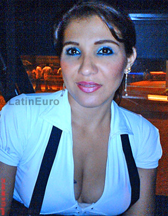 Date this happy Colombia girl Camila from Neiva C8789