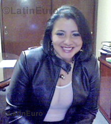 Date this gorgeous Colombia girl Adriana from Bogota C8805
