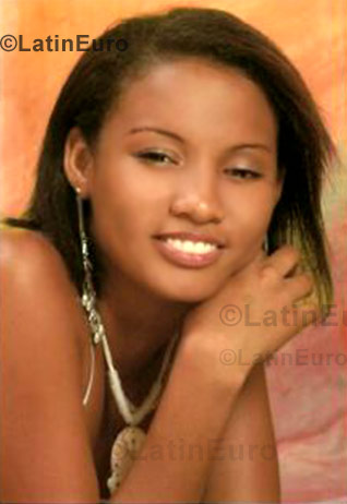 Date this delightful Colombia girl Laura from Cali C8827