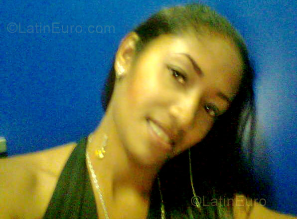 Date this foxy Colombia girl Karen from Barranquilla C8837