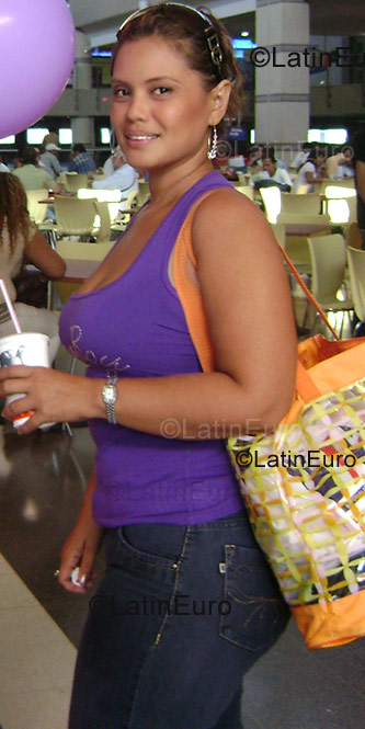 Date this voluptuous Colombia girl Luzdarys from Barranquilla C8872
