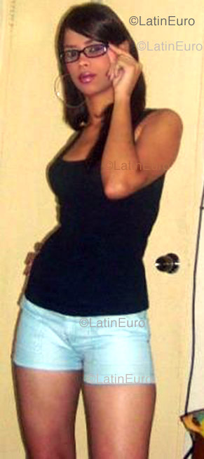 Date this nice looking Colombia girl Annette from Valledupar C8952