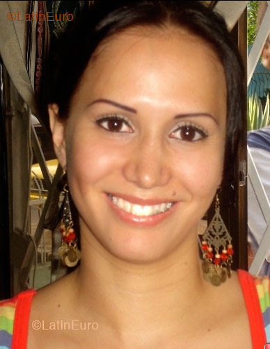 Date this georgeous Colombia girl Samanta from Cali C8976