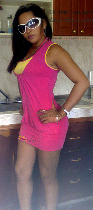Date this lovely Colombia girl Veronica from Cartagena C8999