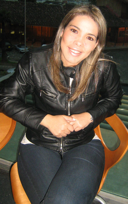 Date this voluptuous Colombia girl Lina from Manizales C9001