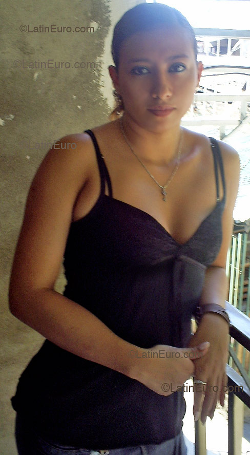 Date this voluptuous Colombia girl Patricia from Cali C9014