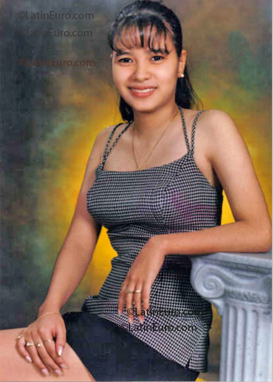 Date this sultry Colombia girl Flor from Cali C9028