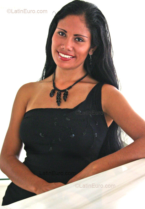 Date this voluptuous Colombia girl Alba from Cali C9061