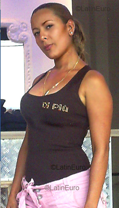 Date this athletic Colombia girl Vivian from Cali C9062