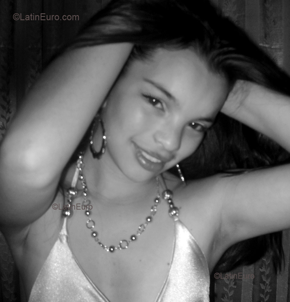 Date this good-looking Colombia girl Maria from Bogota C9111