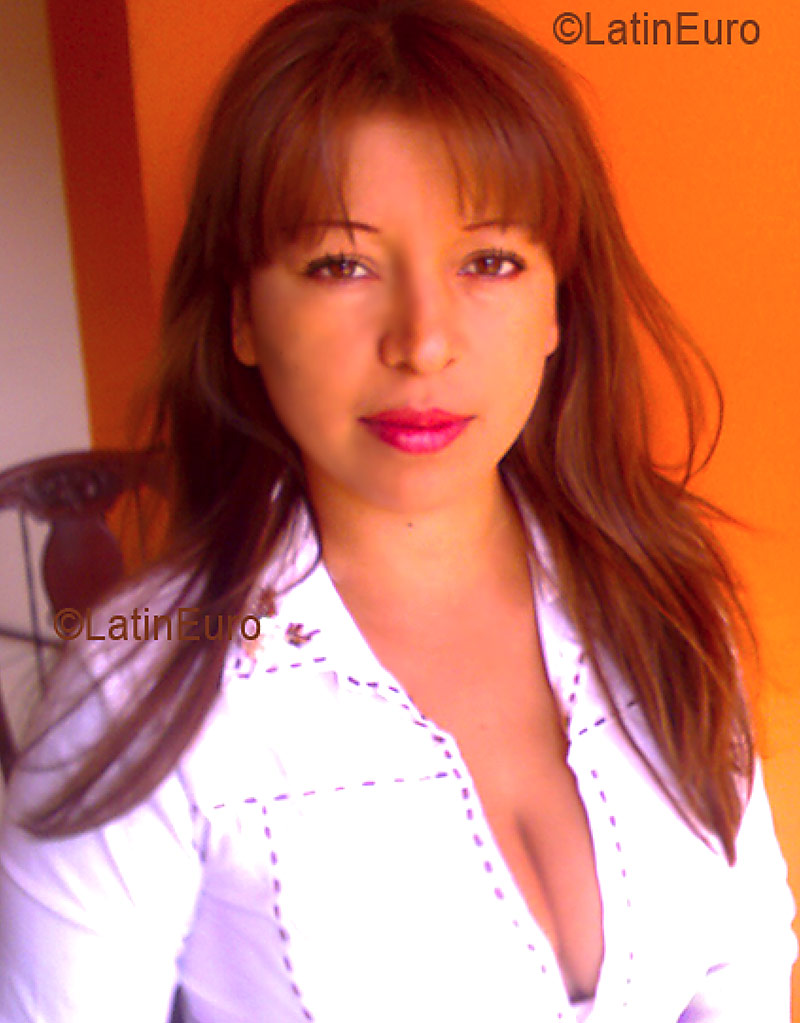 Date this nice looking Colombia girl Omaira from Ibague C9115