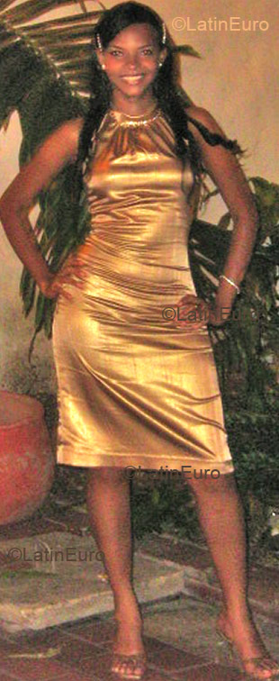 Date this foxy Colombia girl Karen from Cartagena C9148