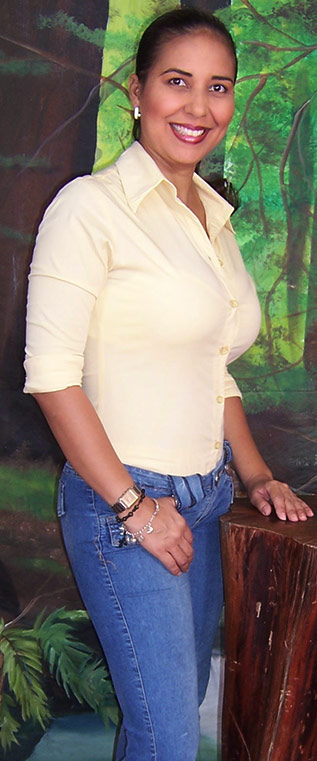 Date this foxy Colombia girl Aurora from Maicao C9159