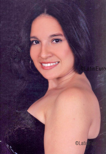 Date this pretty Colombia girl Carolayn from Bogota C9264