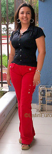 Date this georgeous Colombia girl Juniz from  C9299