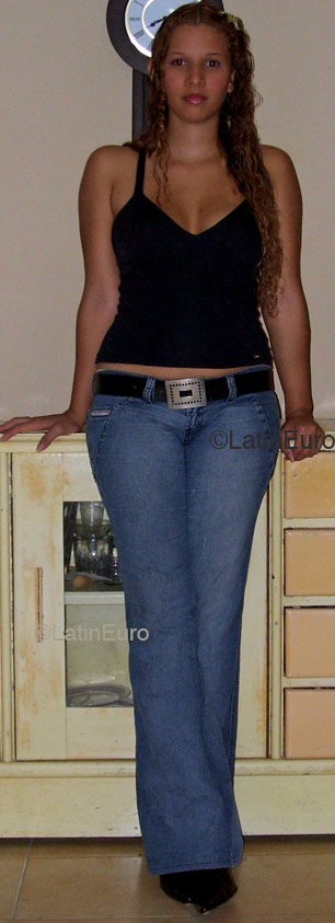 Date this nice looking Colombia girl Marilyn from  C9313