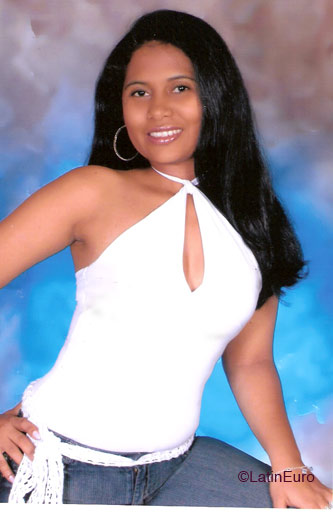 Date this foxy Colombia girl Yenis from Cartagena C9388