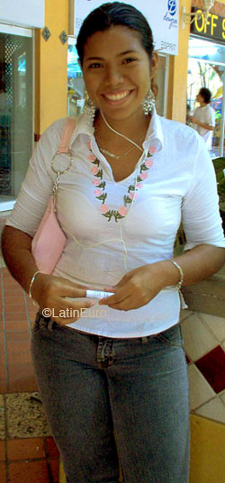 Date this delightful Colombia girl Xiomara from  C9398
