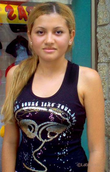 Date this young Colombia girl Monica from Cartagena C9405