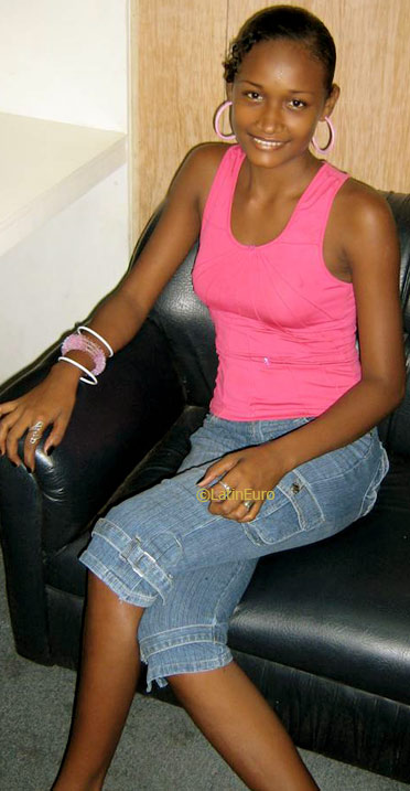 Date this sultry Colombia girl Karen from Cartagena C9418