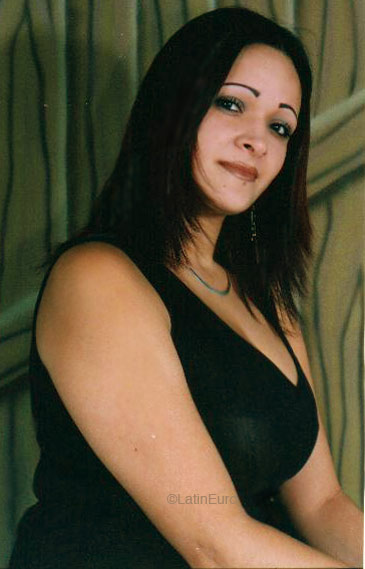 Date this nice looking Colombia girl Rocio from Bogota C9438
