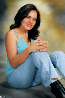 Date this hard body Colombia girl Dorian from Bogota C9456