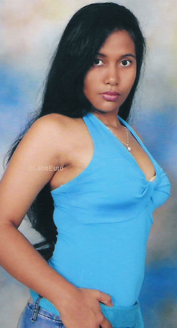 Date this delightful Colombia girl Yenes from Cartagena C9586