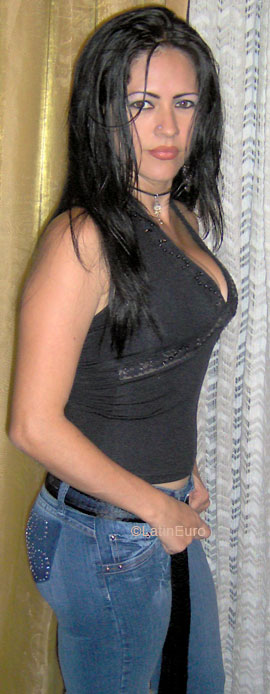 Date this cute Colombia girl Alba from Armenia C9651