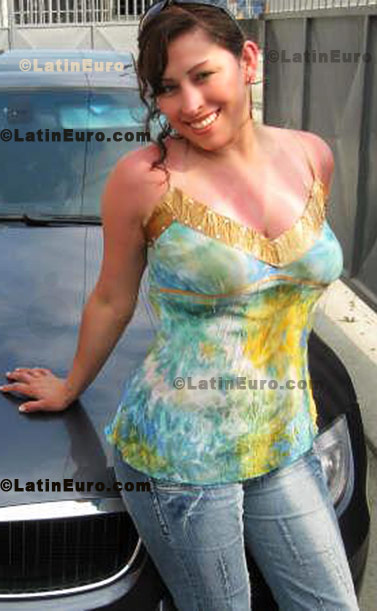 Date this voluptuous Any Country girl Araceli from Lima N-1001