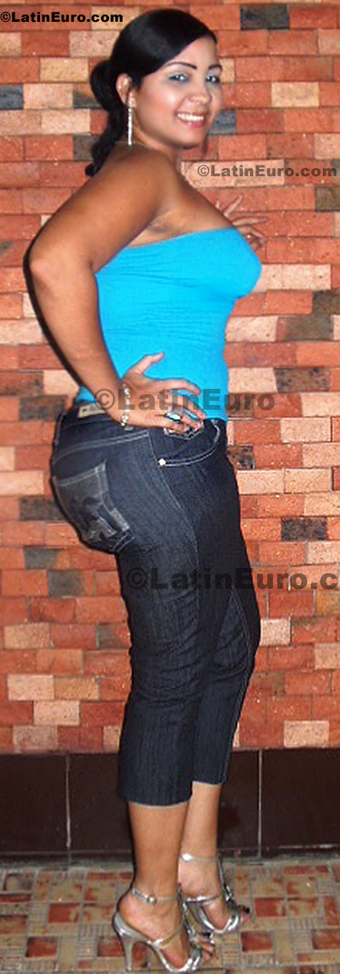 Date this cute Dominican Republic girl July from Santo Domingo N-1013
