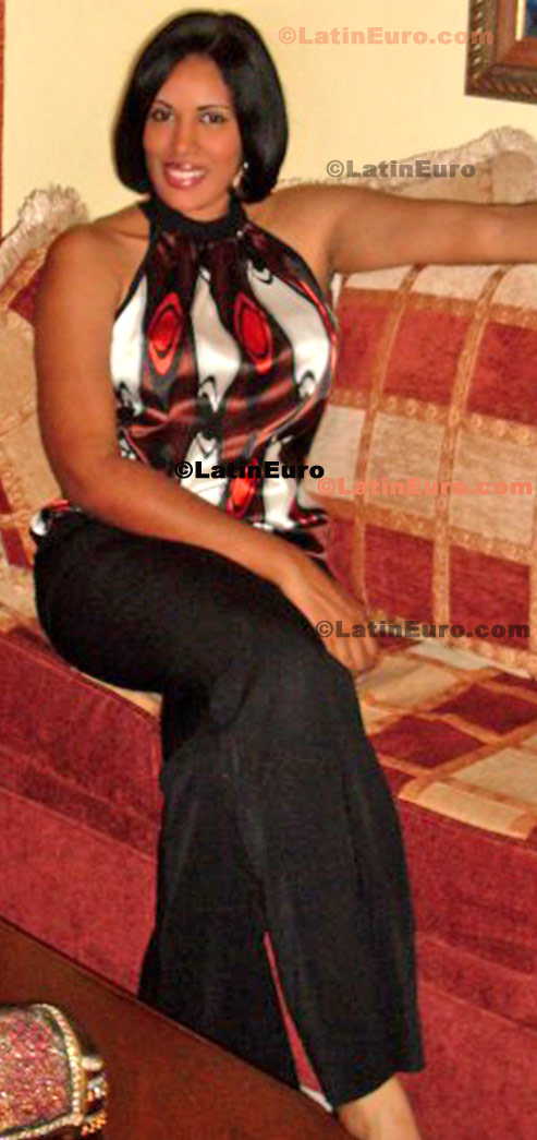 Date this sultry Dominican Republic girl Elizabeth from Santo Domingo N-1027