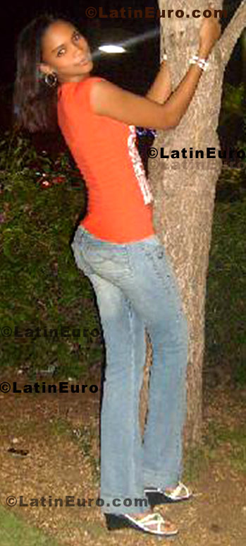 Date this good-looking Dominican Republic girl Andreina from Santo Domingo N-1049