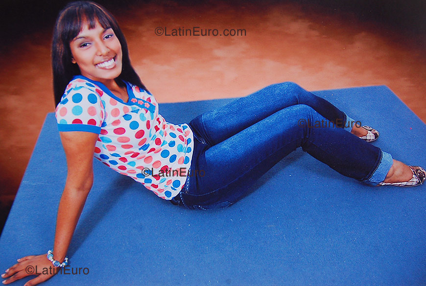 Date this good-looking Dominican Republic girl Rhut from Santiago N-109