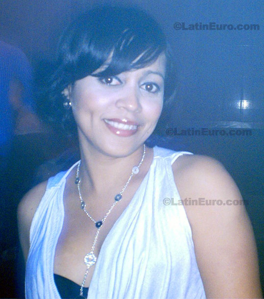 Date this georgeous Dominican Republic girl N-1090 from Santo Domingo N-1090