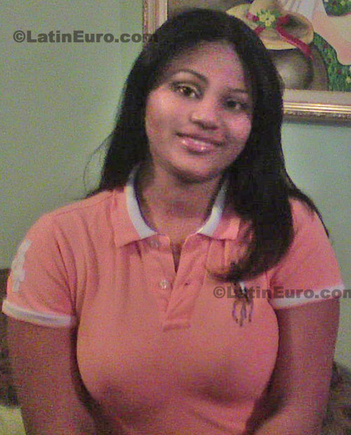 Date this funny Dominican Republic girl Yokasta from Santo Domingo N-1102