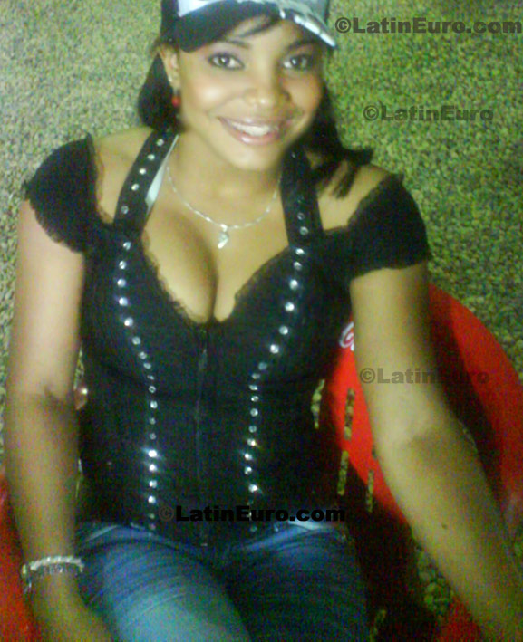 Date this foxy Dominican Republic girl Natoya from La Vega N-1118