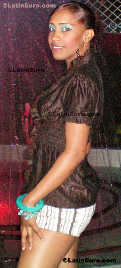 Date this beautiful Dominican Republic girl Yaneris from Santiago N-1188