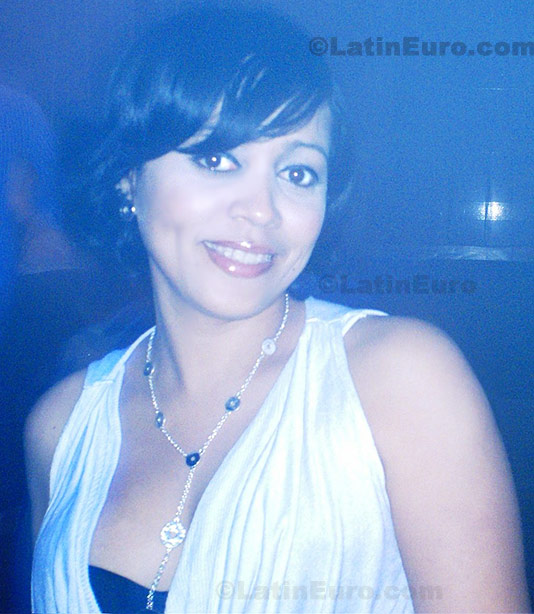 Date this happy Dominican Republic girl Karen from Santo Domingo N-1198