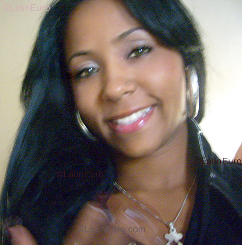 Date this tall Dominican Republic girl Yandra from Santo Domingo N-119