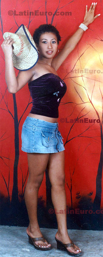Date this foxy Any Country girl Karla from Comayagua N-1204