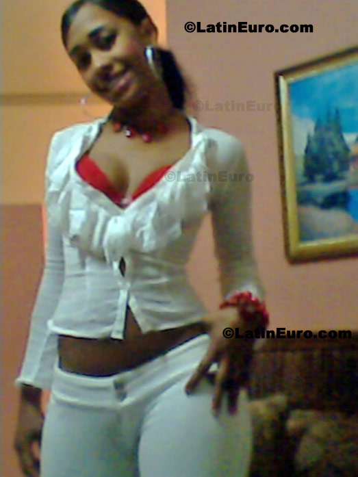 Date this good-looking Dominican Republic girl Yaneris from Santiago N-1281