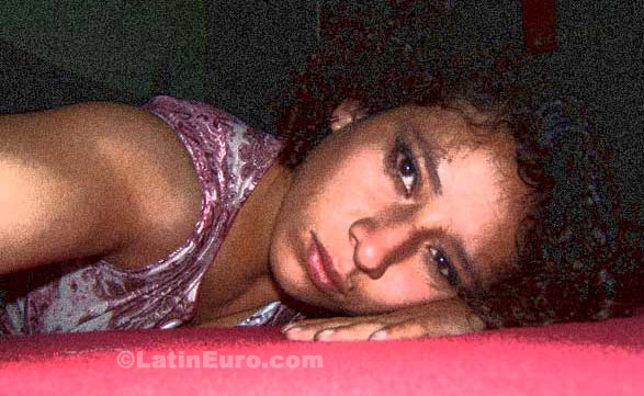 Date this pretty Any Country girl Vanessa from Cusco N-1290