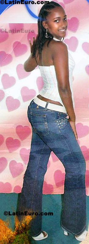 Date this attractive Dominican Republic girl Aileen from Santo Domingo N-1307