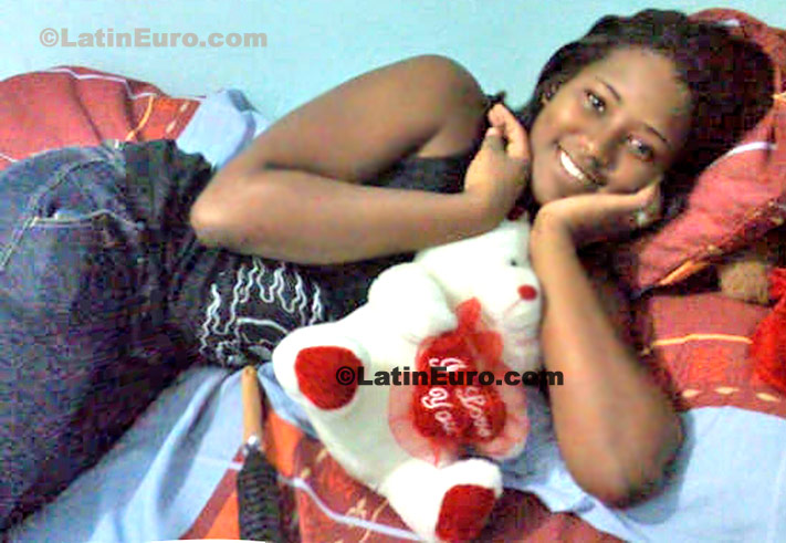 Date this voluptuous Dominican Republic girl Soreyli from Santo Domingo N-1325