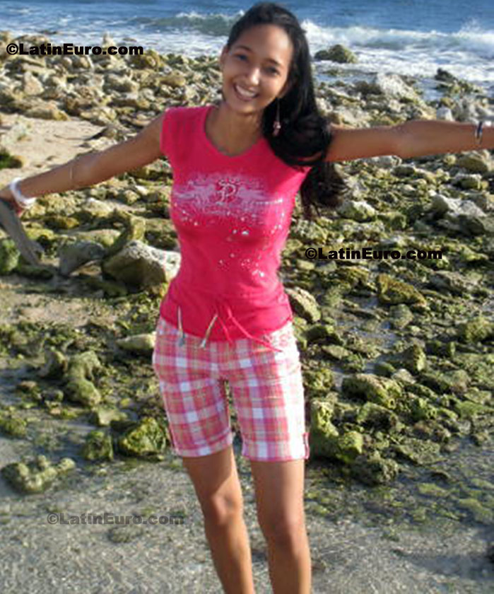 Date this attractive Dominican Republic girl Sunny from La Romana N-1348