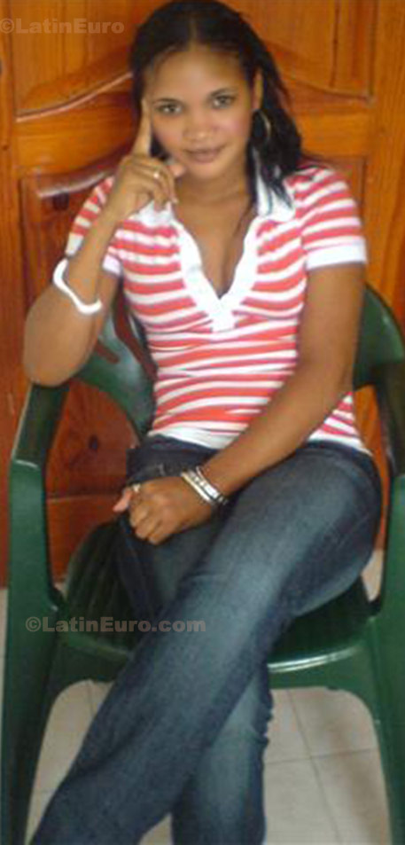 Date this georgeous Any Country girl Marlenis from Santiago N-1374